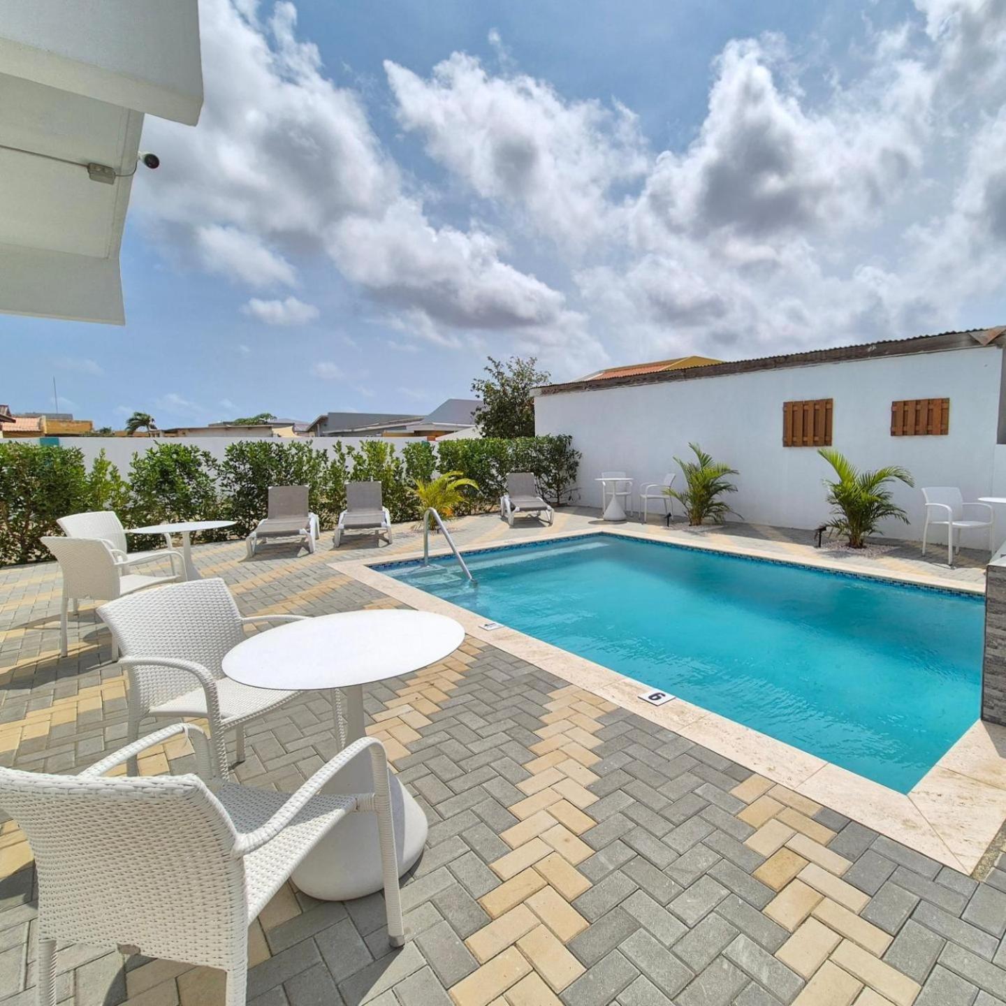 Ocean Breeze Apartments In Aruba Oranjestad Kültér fotó