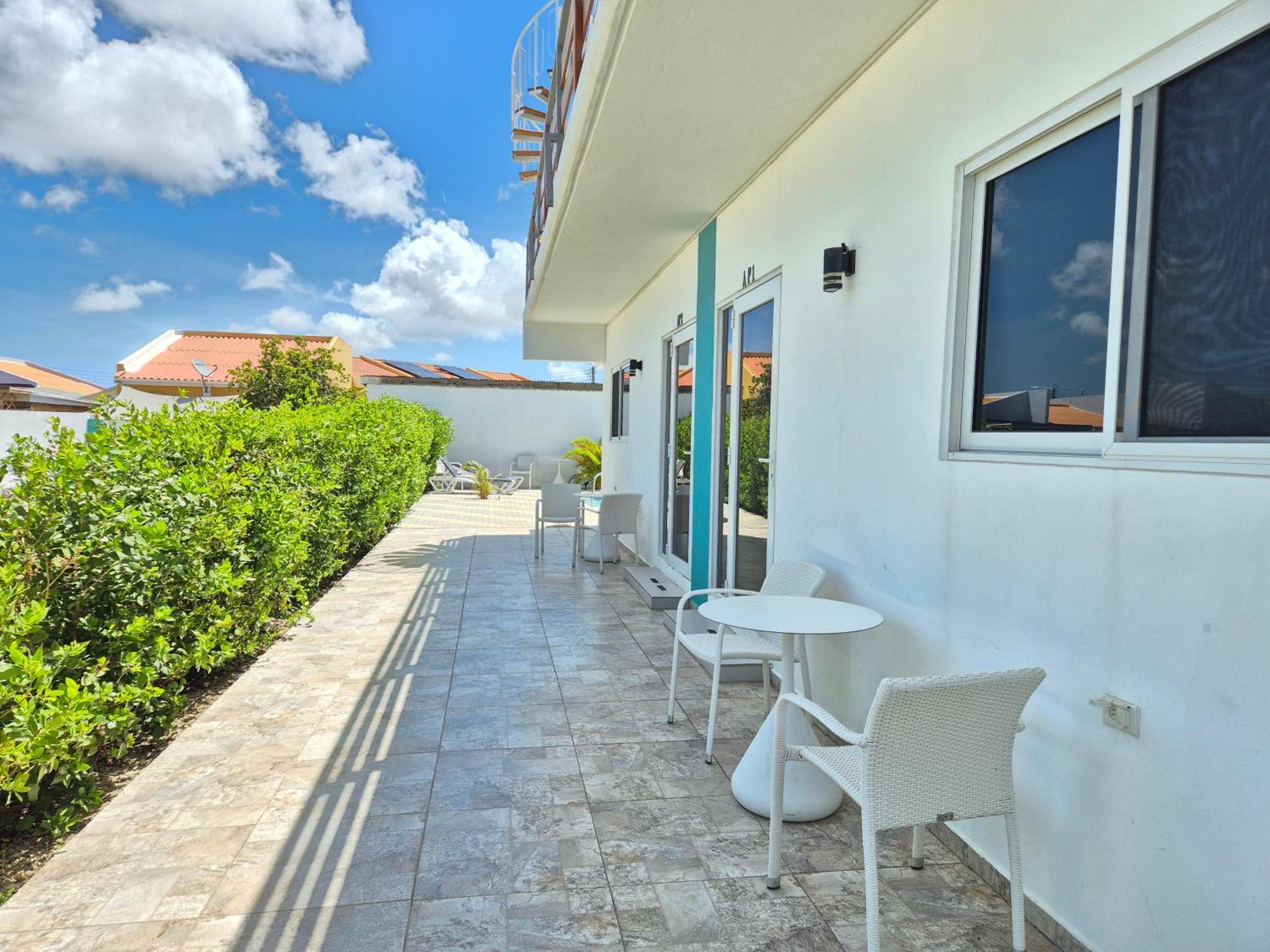 Ocean Breeze Apartments In Aruba Oranjestad Kültér fotó