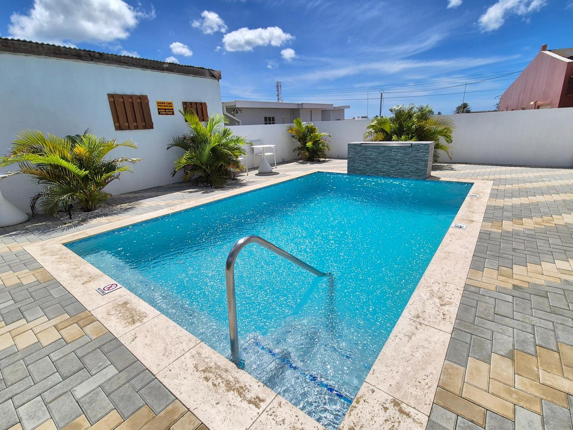 Ocean Breeze Apartments In Aruba Oranjestad Kültér fotó